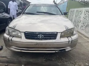 Toyota Camry LE 4dr Sedan (2.2L 4cyl 4A) 2000 Gold