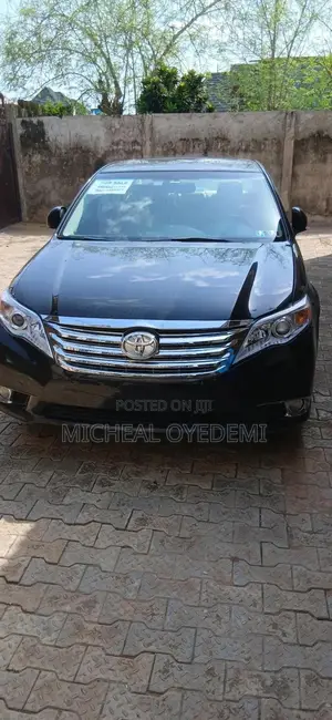 Toyota Avalon Limited Sedan FWD (3.5L 6cyl 6A) 2011 Black