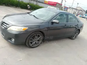 Toyota Camry XLE 4dr Sedan (2.5L 4cyl 6AM) 2010 Gray
