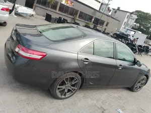 Toyota Camry XLE 4dr Sedan (2.5L 4cyl 6AM) 2010 Gray
