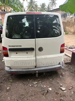 Volkswagen Transporter 2005 White