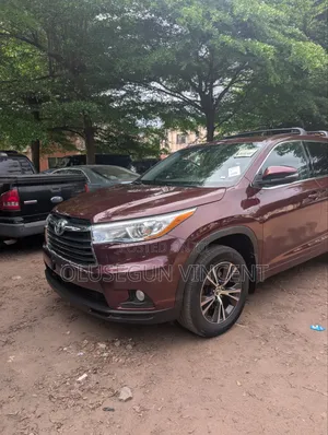 Toyota Highlander LE V6 4x4 (3.5L 6cyl 6A) 2016 Burgundy