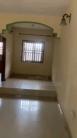3bdrm Block of Flats in Arougba, Airport Rd, Benin City for rent