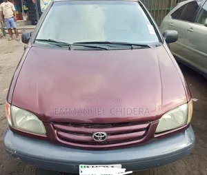 Toyota Sienna LE & 1 hatch 2000 Red
