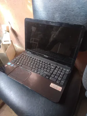 Laptop Toshiba Satellite L850 4GB Intel Core i7 HDD 256GB