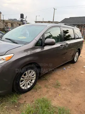 Toyota Sienna 2015 Gray