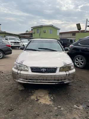 Toyota Camry LE 4dr Sedan (2.4L 4cyl 5M) 2002 Gold