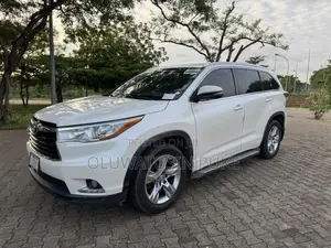 Toyota Highlander XLE 4dr SUV AWD (3.5L 6cyl 6A) 2015 White