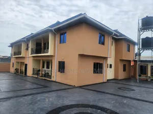 12bdrm Block of Flats in Olusoji Near Oluyole for rent