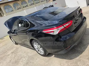 Toyota Camry 2018 Blue