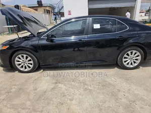 Toyota Camry 2018 Blue