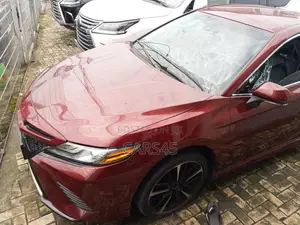 Toyota Camry XSE FWD (2.5L 4cyl 8AM) 2018 Red