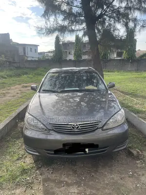 Toyota Camry 2005 Gray