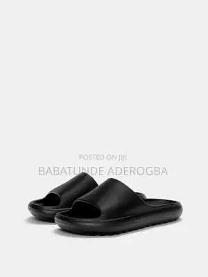 Pull Bear Black Slides