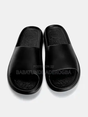 Pull Bear Black Slides