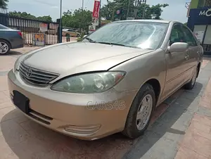 Toyota Camry 2005 Gold