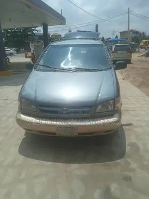 Toyota Sienna 2000 Gray