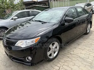 Toyota Camry SE 4dr Sedan (2.5L 4cyl 6A) 2012