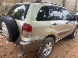 Toyota RAV4 Base AWD 2001 Gold
