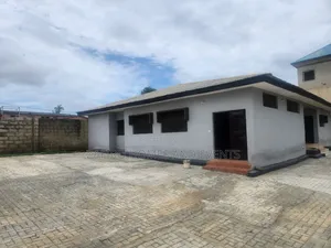 3bdrm Bungalow in Near Meridiean, Akala Express for rent