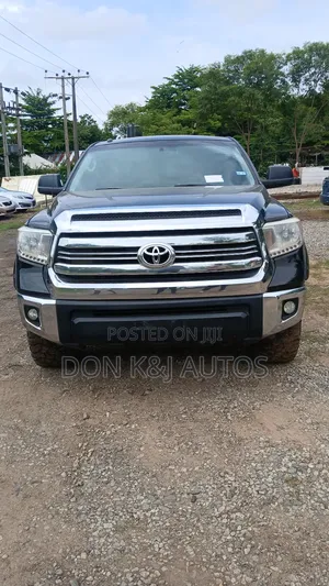 Toyota Tundra SR5 4dr CrewMax 4WD SB (5.7L 8cyl 6A) 2015 Black