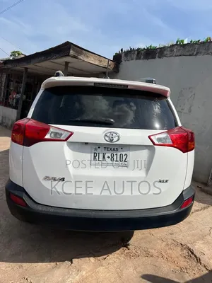 Toyota RAV4 XLE 4dr SUV AWD (2.5L 4cyl 6A) 2015 White