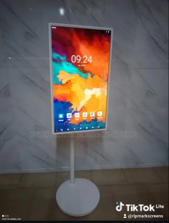 24 Inches Rotating Touchscreen