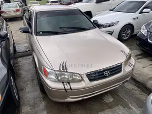 Toyota Camry 2000 Gold