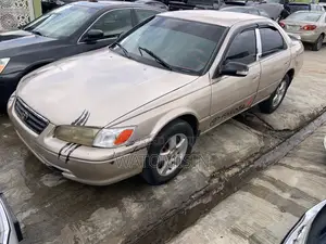 Toyota Camry 2000 Gold