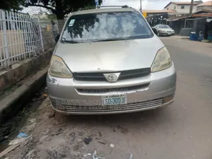 Toyota Sienna 2003 Gold