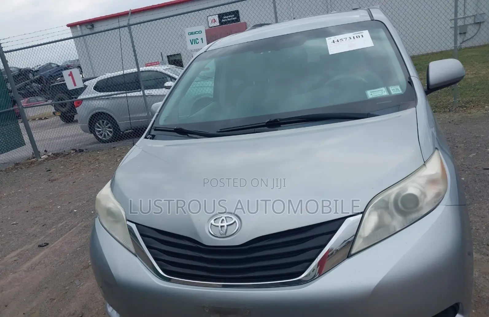 Toyota Sienna 2011 Silver