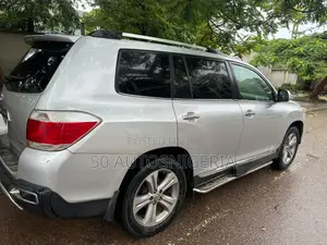 Toyota Highlander Limited 2011 Silver