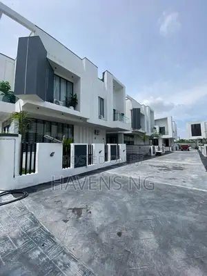 5bdrm Duplex in Chevron for sale