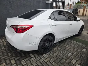 Toyota Corolla LE Eco (1.8L 4cyl 2A) 2018 White
