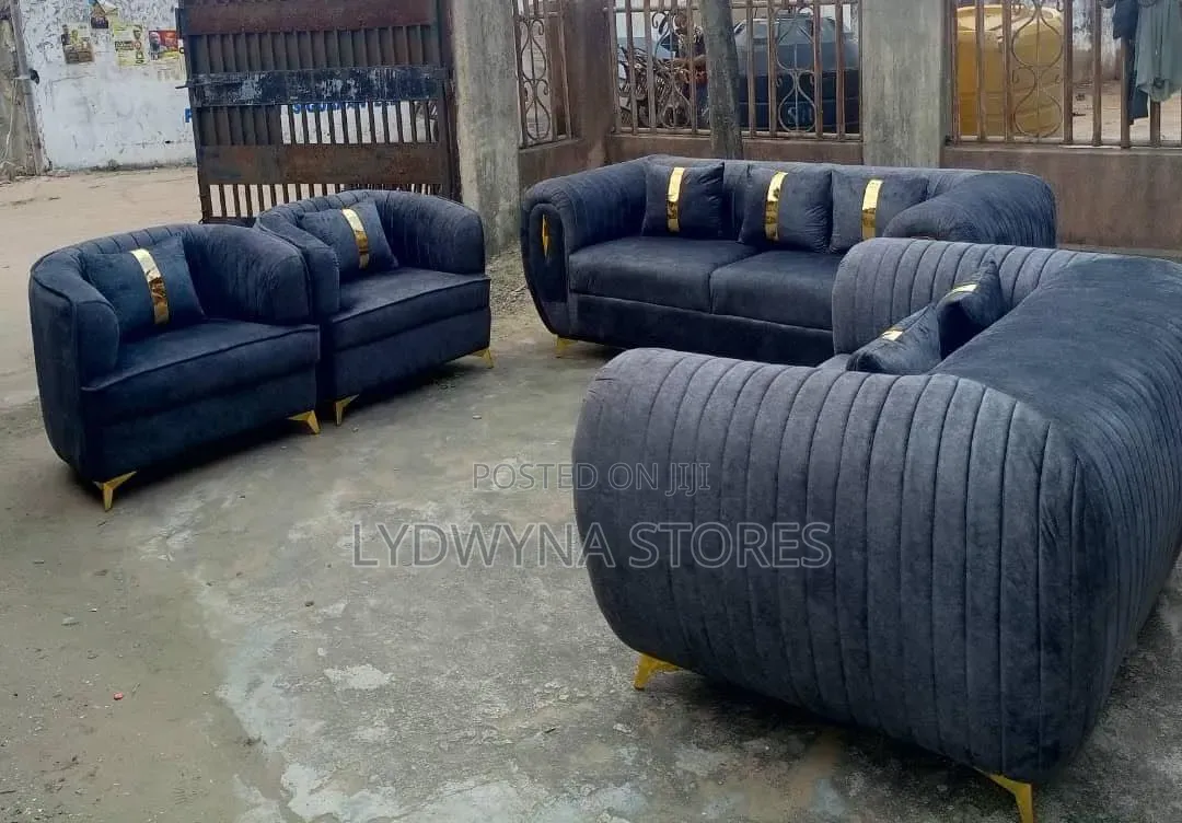High Quality Standard Lovely Handmade Sofa