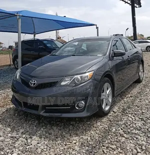 Toyota Camry SE 4dr Sedan (2.5L 4cyl 6A) 2013 Gray
