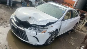 Toyota Camry XLE V6 4dr Sedan (3.6L 6cyl 6A) 2016 White