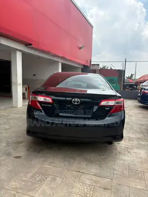 Toyota Camry SE 4dr Sedan (2.5L 4cyl 6A) 2013 Blue