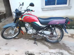 Honda CB 2015 Red