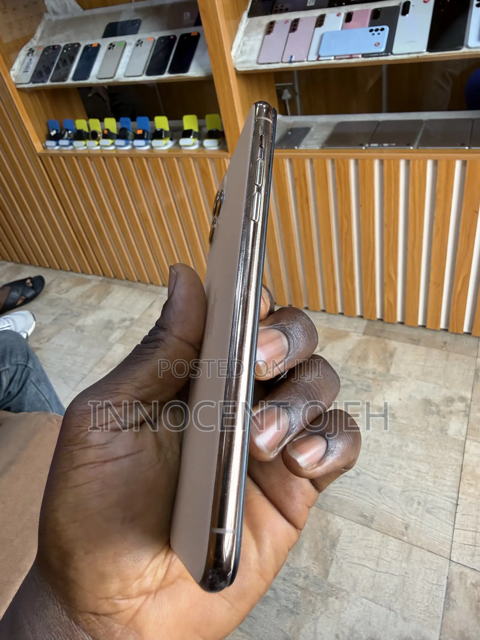 Apple iPhone 11 Pro Max 64 GB Gold