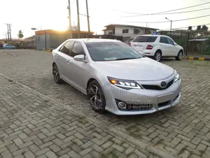 Toyota Camry XLE 4dr Sedan (2.5L 4cyl 6A) 2014 Silver