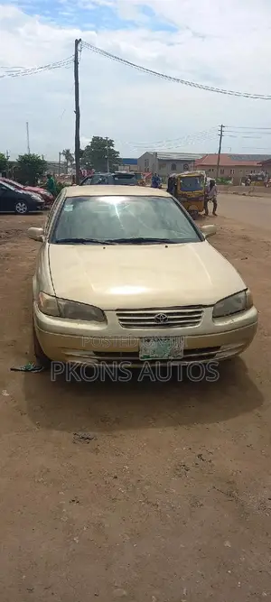 Toyota Camry 1998 Gold