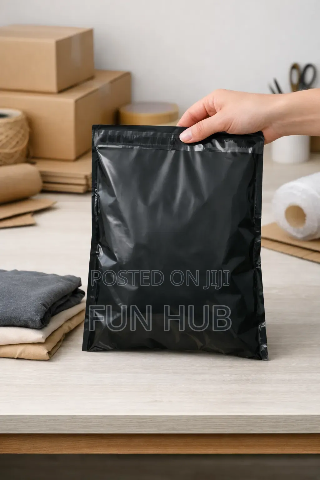 Black Plastic Packaging Bag – 25 × 35 Cm (25 Pcs)