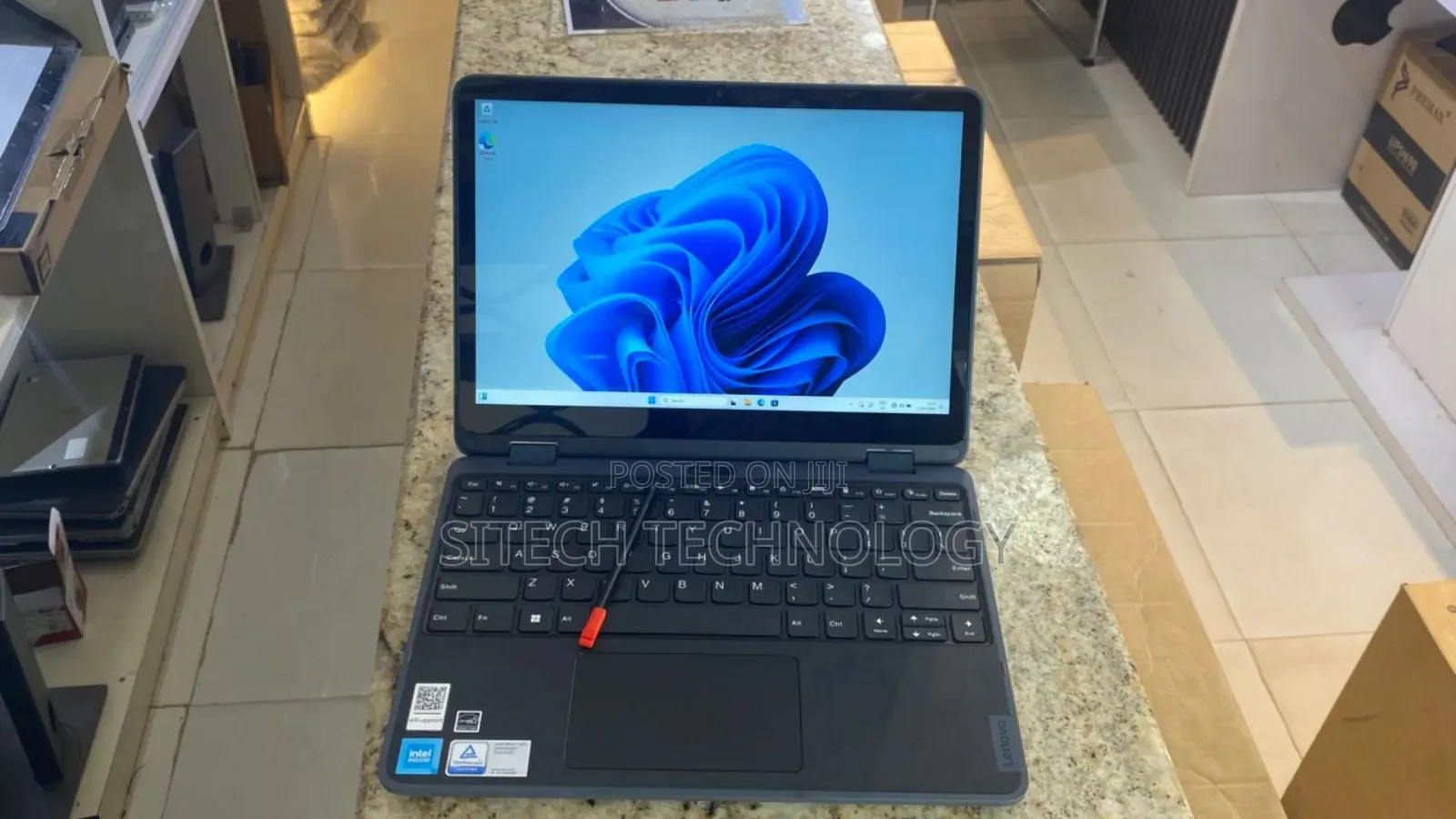 Laptop Lenovo 300e 4GB Intel Celeron SSD 128GB