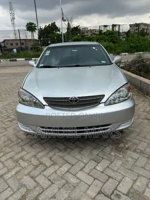 Toyota Camry LE 4dr Sedan (2.4L 4cyl 4A) 2004 Silver