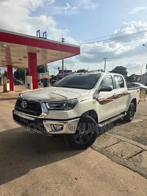 New Toyota Hilux 2025 White