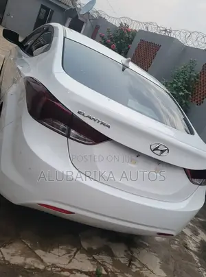 Hyundai Elantra 2012 White