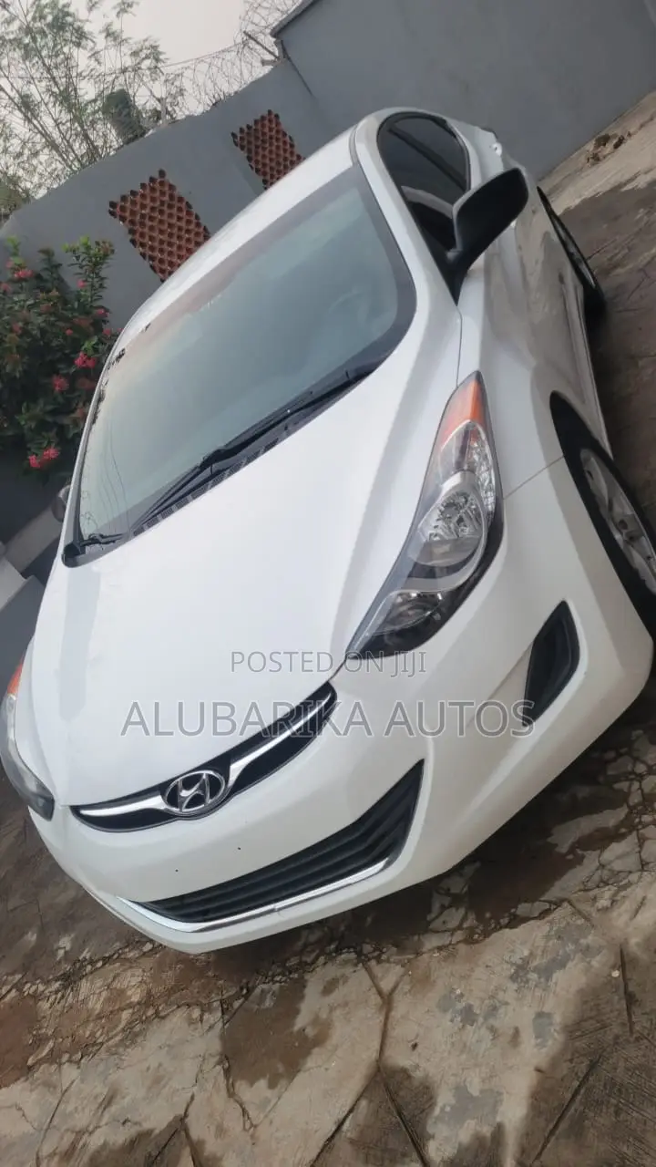 Hyundai Elantra 2012 White