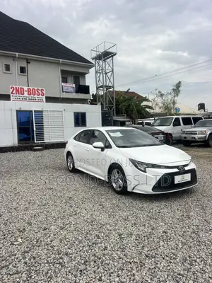 Toyota Corolla LE 2022 White
