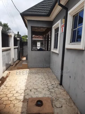 1bdrm Bedsitter in Agbor Road Bypass, Benin City for rent